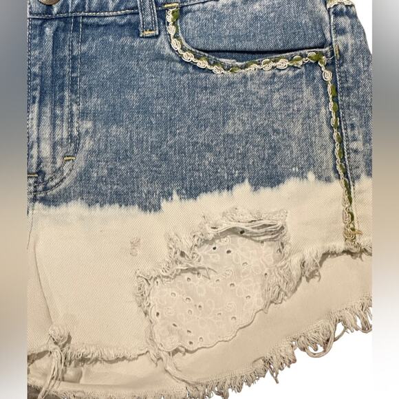 Free People Distressed Womens 28 Shorts with Eyelet Fabric Trim and Green Trim - Picture 3 of 9